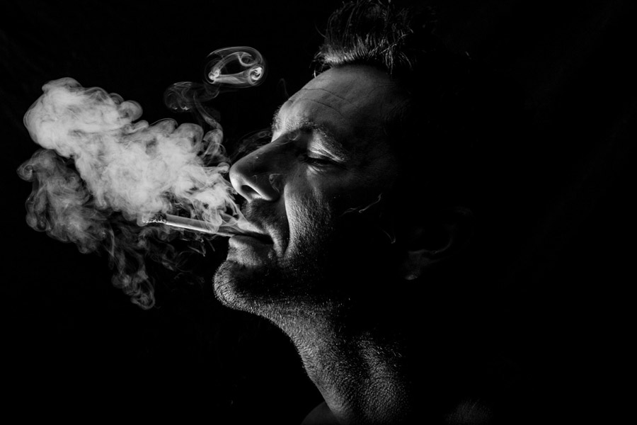 フリー写真 タバコを一服する外国人男性でアハ体験 Gahag 著作権フリー写真 イラスト素材集