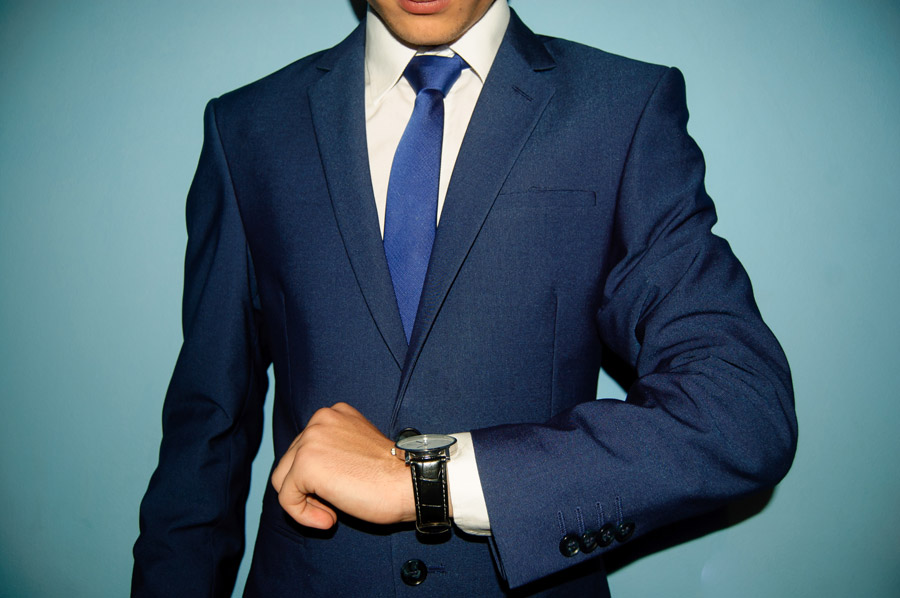 フリー写真 腕時計を見るスーツ姿の男性でアハ体験 Gahag 著作権フリー写真 イラスト素材集