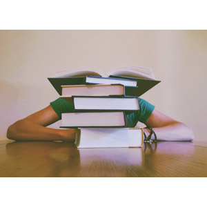 フリー写真, 人物, 学生（生徒）, 勉強（学習）, 本（書籍）