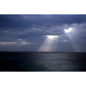 フリー写真, 風景, 自然, 海, 雲, 暗雲, 太陽光（日光）, 薄明光線