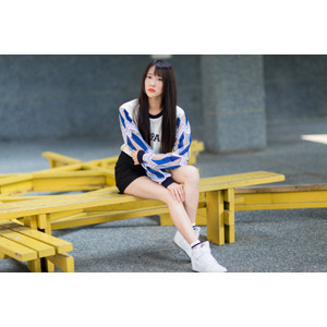 フリー写真, 人物, 女性, アジア人女性, 中国人, Neo Li（00040), 座る（ベンチ）, ショートパンツ