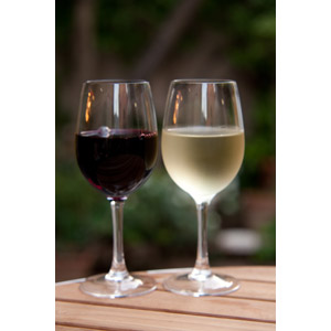 フリー写真, 飲み物（飲料）, お酒, ワイン, 赤ワイン, 白ワイン, ワイングラス
