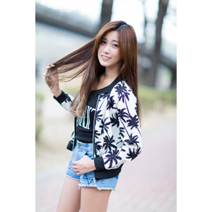 フリー写真, 人物, 女性, アジア人女性, 楚珊（00053), 中国人, ショートパンツ, 髪の毛を触る