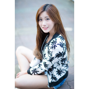 フリー写真, 人物, 女性, アジア人女性, 中国人, 楚珊（00053), 座る（地面）, あぐらをかく