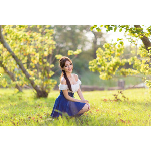 フリー写真, 人物, 女性, アジア人女性, Dora（00078), 中国人, しゃがむ, 芝生