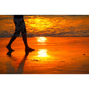 フリー写真, 人と風景, 人体, 脚, 足, ビーチ（砂浜）, 海, 夕暮れ（夕方）, 夕焼け