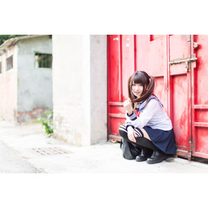 フリー写真, 人物, 少女, アジアの少女, 小花（00096), 中国人, 学生（生徒）, 高校生, 学生服, セーラー服, ツインテール, しゃがむ