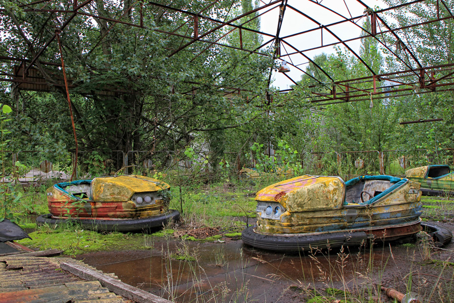 フリー写真 チェルノブイリ原発事故によって廃墟と化したプリピャチの遊園地