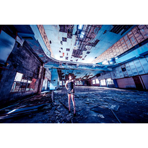 フリー写真, 人物, 女性, アジア人女性, 人と風景, 建造物, 建築物, 廃墟, 腰に手を当てる