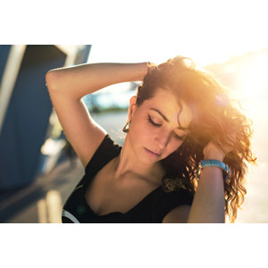 フリー写真, 人物, 女性, 外国人女性, 俯く（下を向く）, 髪の毛を触る