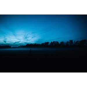 フリー写真, 風景, 人と風景, 日暮れ, 飛行機雲, 霧（霞）, 青色（ブルー）