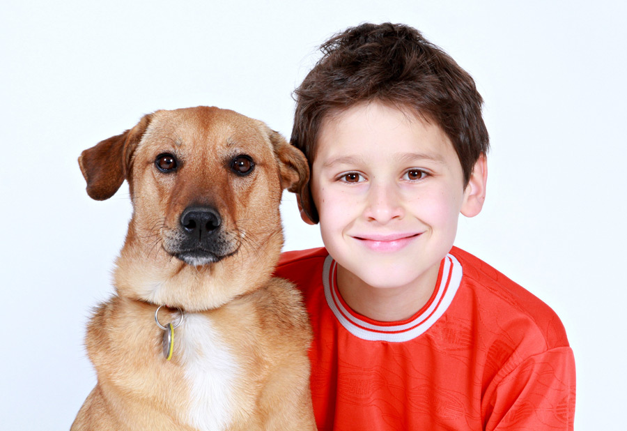 フリー写真 アメリカの男の子と犬ペットの犬