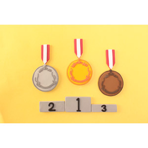 フリー写真, メダル, 金メダル, 勲章, 賞, 金（ゴールド）, 一位（優勝）, 銀メダル, 銅メダル, 二位, 三位, オリンピック, 表彰台