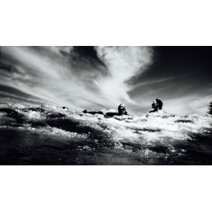 フリー写真, 人物, 女性, 外国人女性, 二人, 海水浴, 海, モノクロ, 人と風景, レジャー