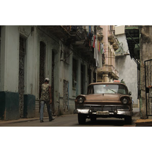 フリー写真, 風景, 建造物, 建築物, 都市, 路地, 乗り物, 自動車, タクシー, キューバの風景, ハバナ