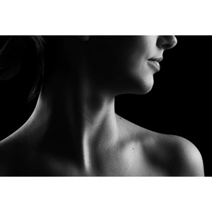 フリー写真, 人体, 首, 肩, モノクロ, 女性, 黒背景