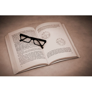 フリー写真, 本（書籍）, 眼鏡（メガネ）