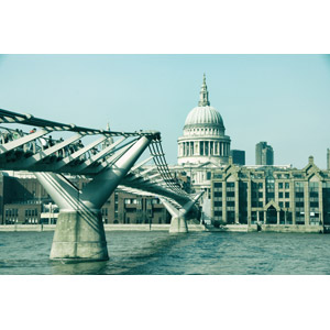 フリー写真, 風景, 建造物, 建築物, 橋, 河川, テムズ川, ロンドン・ミレニアム・フットブリッジ, 教会（聖堂）, セント・ポール大聖堂, イギリスの風景, ロンドン