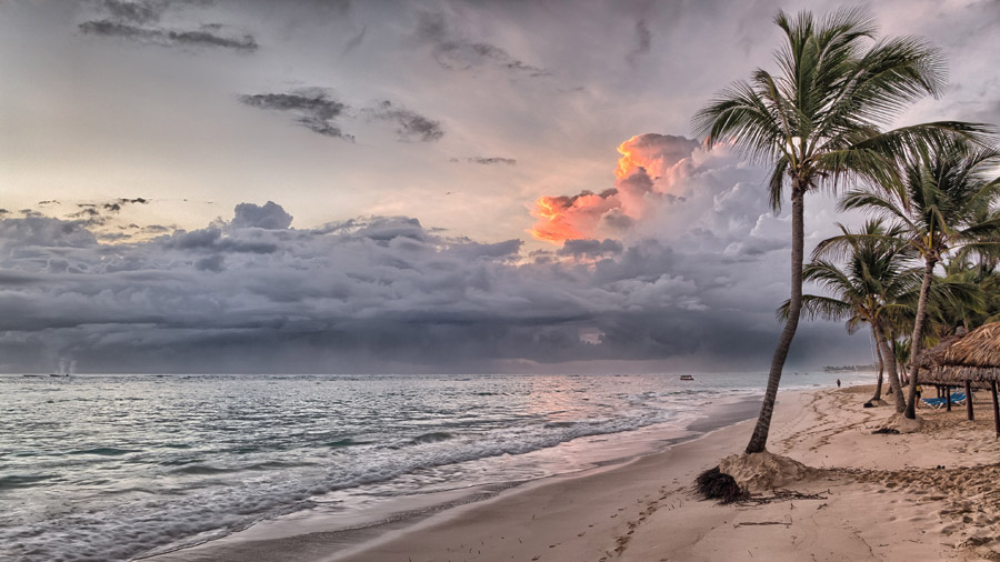 フリー写真 ドミニカの海とビーチの風景