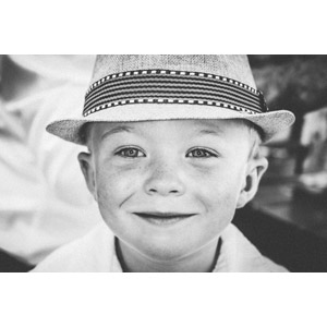フリー写真, 人物, 子供, 男の子, 外国の男の子, 帽子, 顔, モノクロ