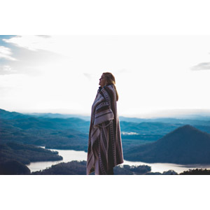 フリー写真, 人物, 女性, 外国人女性, 目を閉じる, 横顔, 毛布, 人と風景, 山