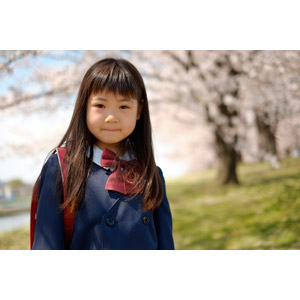 フリー写真, 人物, 子供, 女の子, アジアの女の子, 日本人, 女の子（00119), 学生（生徒）, 小学生, 学生服, 桜（サクラ）, 春