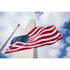 フリー写真, 風景, 建造物, 建築物, 塔（タワー）, モニュメント, ワシントン記念塔, ワシントンD.C., 国旗, 旗（フラッグ）, アメリカの国旗（星条旗）, アメリカの風景