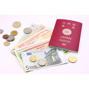 フリー写真, お金, 紙幣, 硬貨, ユーロ, パスポート, 旅行（トラベル）, 海外旅行