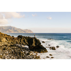 フリー写真, 風景, 海岸, 崖, 人と風景, 海, 歓喜, 見上げる（上を向く）, アメリカの風景, ハワイ州